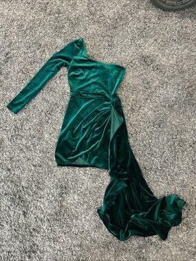 Xs Vintage Windsor Velvet Like, Green Dress With One Shoulder And Side Train